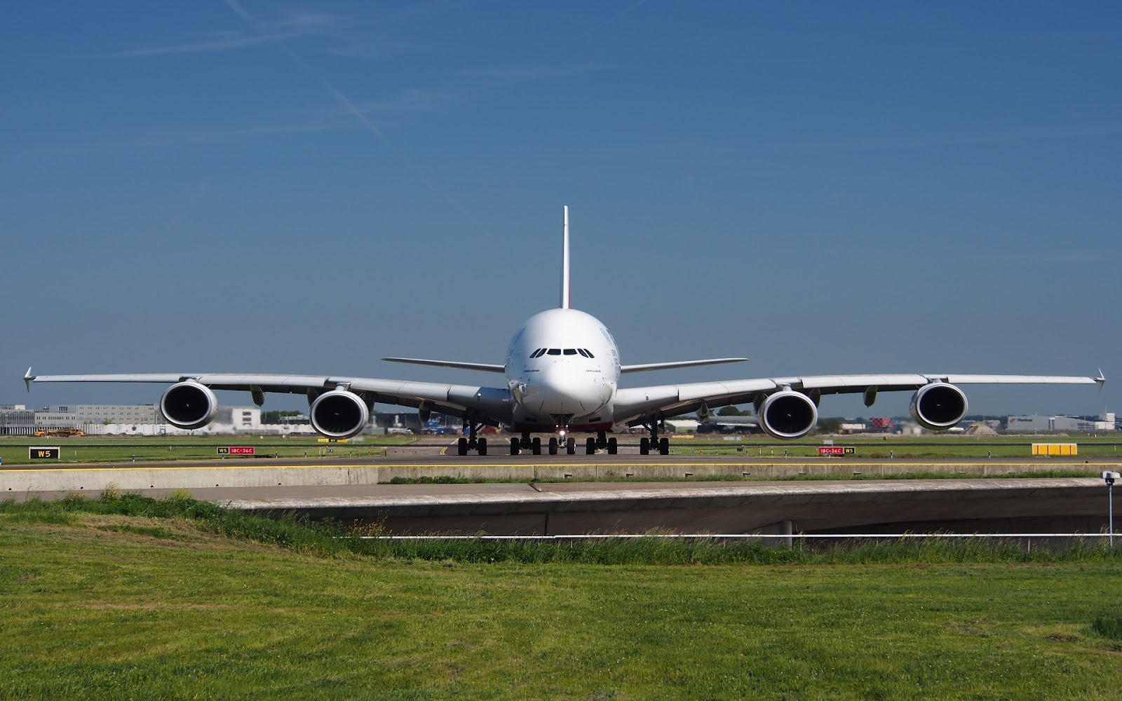 Airbus A380 Wallpaper Gallery  Aircraft Nerds