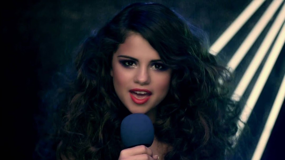 Selena Gomez HD Wallpaper 10