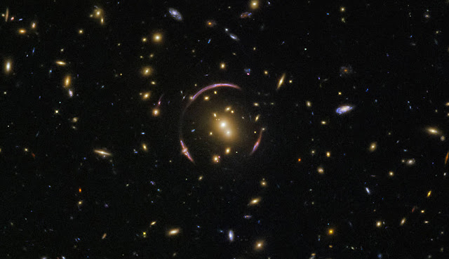 hubble-menemukan-cincin-einstein-informasi-astronomi