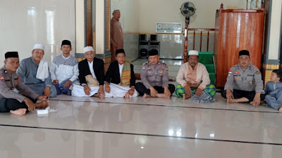 Tim Da'i Polri Satgas Preemtif Satgas Madagoraya 2024 Lakukan Silaturahmi dengan Imam Mesjid dan Jamaah Masjid Al-Hidayah.