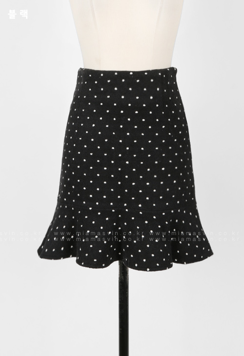  Dotted Ruffled Hem Mini Skirt