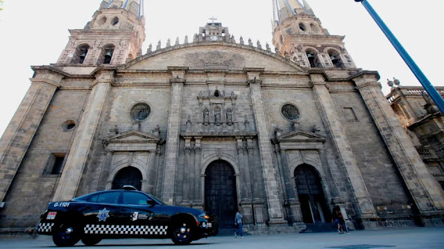 Sicarios amenazaron a sacerdote de Jalisco cuando entraron en medio de una misa