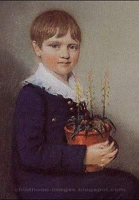 Charles Darwin mini biography and childhood photos