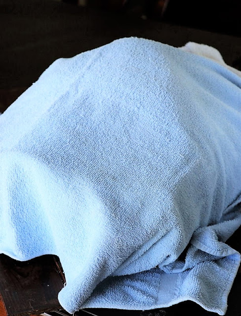 Cover Turkey with Towels to Rest Image