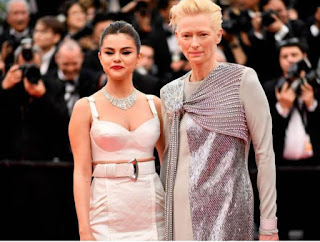 https://www.stern.de/lifestyle/leute/cannes-2019--die-besten-bilder-vom-roten-teppich-des-festivals-8711444.html#mg-1_1558467890162