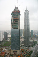 Dos gigantes se lucen en la ciudad China de Shanghai
