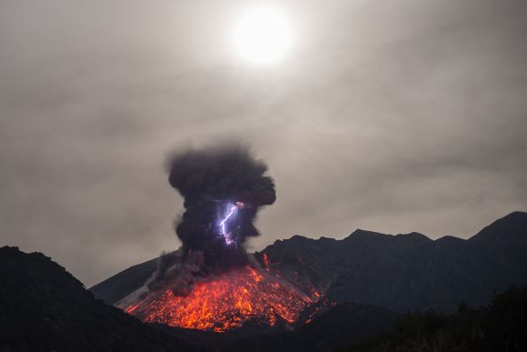 Martin Rietze fotografia erupção vulcão lava fogo raios fúria natureza