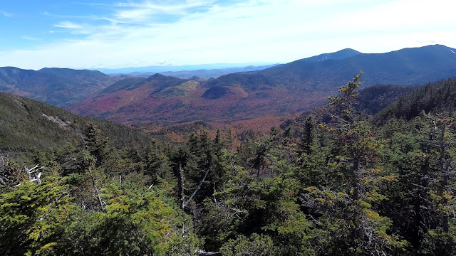 Vue à partir du sommet du mont Upper Wolfjaw