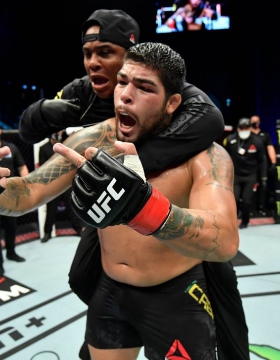 Baiano Carlos Boi vence luta no UFC em Dubai