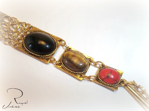 PULSERA DORADA  CON CORAL OJO DE TIGRE Y ONIX NEGRO