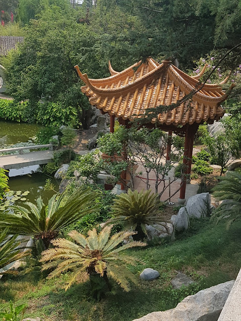 A RELAXING WEEKEND IN THE CHINESE GARDEN OF FRIENDSHIP