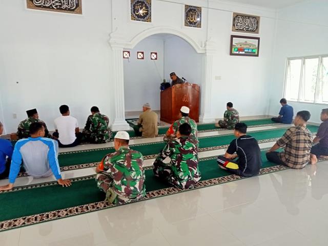 Pertebal Iman Dan Taqwa, Personel Jajaran Kodim 0207/Simalungun Laksanakan Sholat Jumat Di Wilayah Binaan