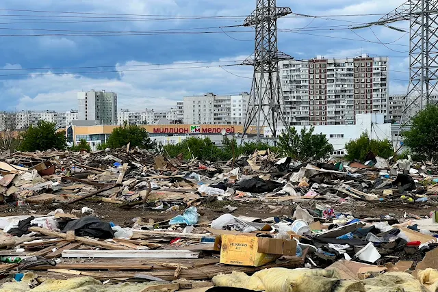 Бибиревская улица, дворы, гаражи в процессе сноса (бывшая автостоянка «Удача» МГСА СВАО, автостоянка «Энергия» МГСА СВАО)