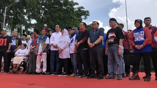Jokowi Kampanye Bareng Risma dan Addie MS di Surabaya