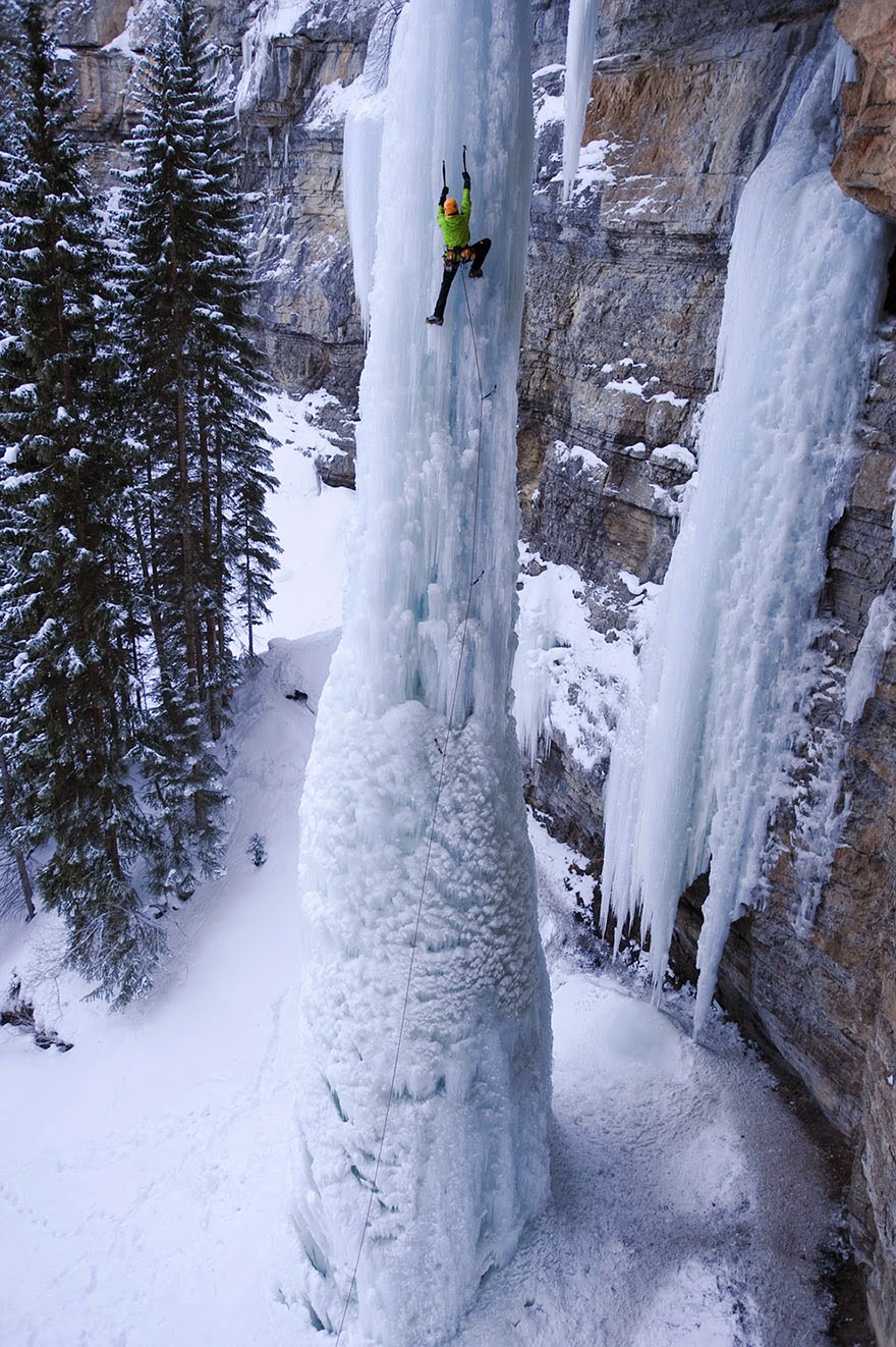 30 Death-Defying Photos That Will Make Your Heart Skip A Beat