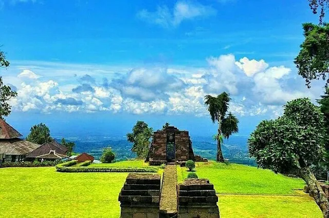 Candi Sukuh adalah sebuah candi Hindu yang terletak di lereng Gunung Lawu