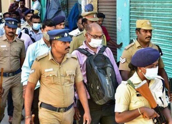 نئی دہلی: بھارتی تحقیقاتی ایجنسی نے دہشت گردی کے شبہ میں پاپولر فرنٹ آف انڈیا (پی ایف آئی) تنظیم سے تعلق رکھنے والے 100 مسلمانوں کو گرفتار کرلیا۔