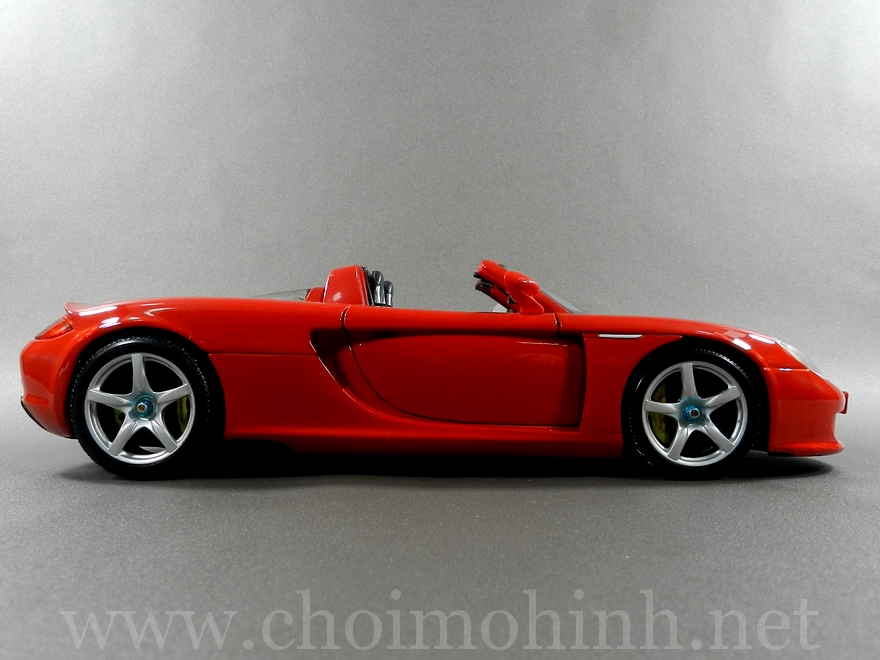 Porsche Carrera GT 1:18 Maisto side