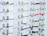 display-store-eye-shopping-wallpaper-thumb