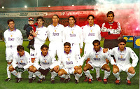 REAL MADRID C. F. Temporada 1997-98. Chendo, Karanka, Fernando Redondo, Fernando Sanz, Morientes, Illigner. Savio, Dani García, Roberto Rojas, Karembeu y Víctor Sánchez. DEPORTIVO ALAVÉS 1 REAL MADRID 0. 13/01/1998. Copa del Rey, octavos de final, partido de ida. Vitoria, Álava, estadio de Mendizorroza. GOLES: 1-0: 70’, Serrano.