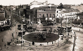 La glorieta de Cuatro Caminos en 1920, con una gran fuente circular en el centro 