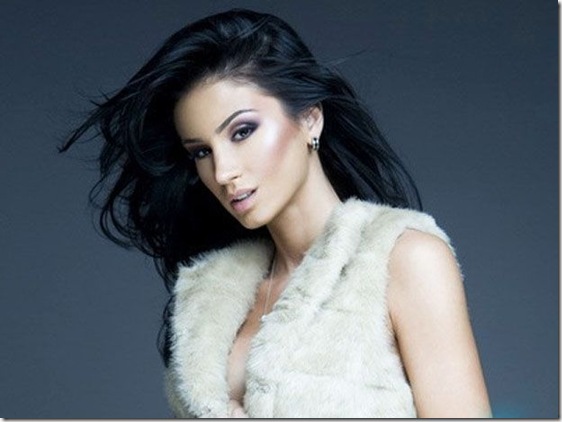 Geanina-Varga-pose-cute-8