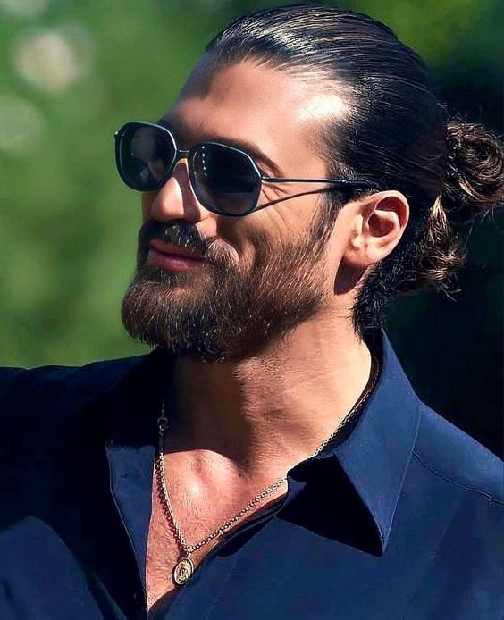 Can Yaman has returned to the set of the Lux Vide production "Viola come il mare" (Viola Like the Sea). The production has changed its location, and here's where the new set is.