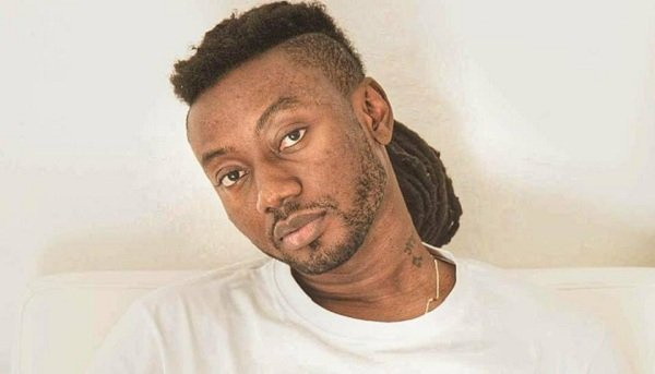 NEWS: Pappy Kojo Clashes with Mr. Logic on UTV Showbiz Night Over Sarkodie's Track and Yvonne Nelson.
