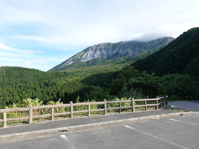 鍵掛峠から見た裏大山