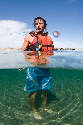 El guía Pablo Passera en el agua