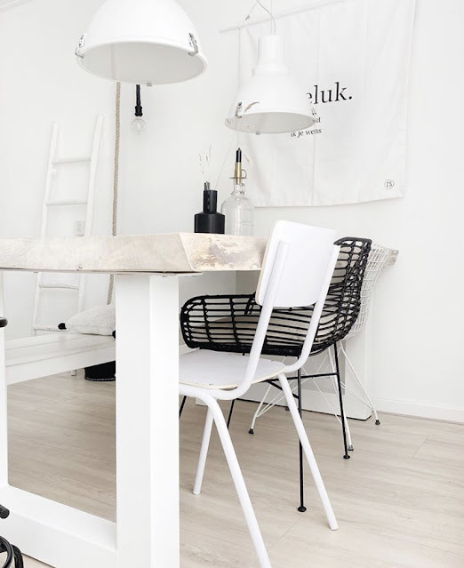 wit wonen zwart wit en hout interieur wooninspiratie woonblog interieur blogger boho stoer wonen scandinavisch Arja van Garderen fotografie & styling ZW&H.NL interieurblogger interieurblog,