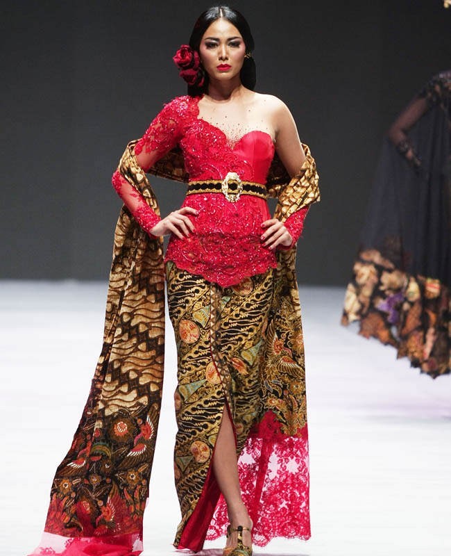 Model Kebaya Modern Merah One Shoulder Inspirasi Model 
