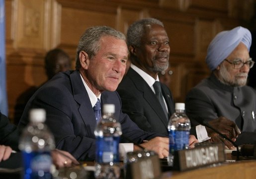 President George W. Bush, UN Secretary General Kofi Annan, center, and Prime Minister Manmohan Singh of India, far right