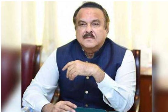 Who was PTI leader Naeemul Haq? KARACHI: (News) Senior leader of Pakistan Tehreek-e-Insaf (PTI) and Assistant Prime Minister for Political Affairs Naeemul Haq passed away at the age of 70. Let's talk about who Naeemul Haq was.  Naeemul Haq was born in Karachi on July 11, 1949, by profession, was a banker and business personality. The founding members of the PTI were considered. Masters in English Literature from Karachi University. LLBA from SM Law College, also a part of the National Bank branch team at UN Plaza in New York, moved to London as a Merchant Banker in 1980. Erosia also served as the Managing Director of the company and the Chairman of Metropolitan Steel. During his stay in London in the '80s, I met Imran Khan, who turned into a deep friendship. In 1984, he joined the movement of Air Marshal Asghar Khan and returned to Karachi. In 1988, he also contested from Orangi on the ticket of movement. Founded PTI in 1996 with Imran Khan. After his wife died of cancer in 2008, Naeem-ul-Haq turned his attention to the PTI. Credit goes to Naeem-ul-Haq for the great rally that took place in Karachi on December 25, 2011, which put the PTI in the forefront of national political parties. In 2012, Naeemul Haq moved to Islamabad to become the chief of staff of the PTI chairman. He was also part of the party's core committee and information secretary. In January 2018, Naeem-ul-Haq was diagnosed with a cancer of the blood, during which he continued his role in the general election.