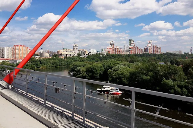 Живописный мост, Москва-река, садовые товарищества «Огородник» и «Речник»