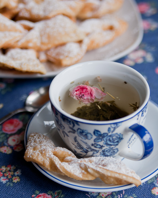 And apparently in US they are called angel wings and in Italy chiacchiere