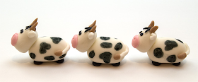 Cow fondant figurines side