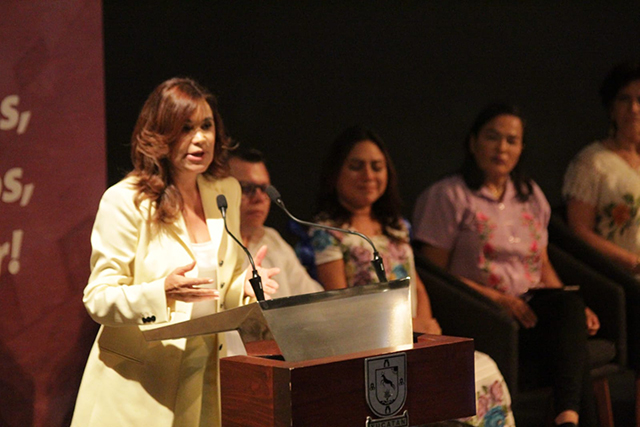 En el histórico Peón Contreras, sede del Primer Congreso Feminista, académicas, diputadas y estudiosas del tema, se reunieron para conmemorar el aniversario del voto de las mujeres