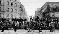 picture of paris commune barricade