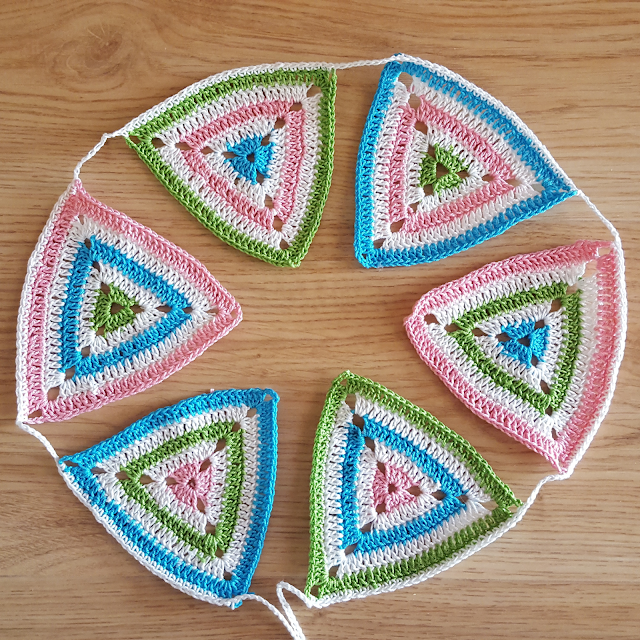 Colorful crochet bunting pattern