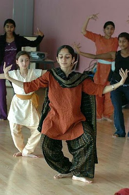 indian dancing girls