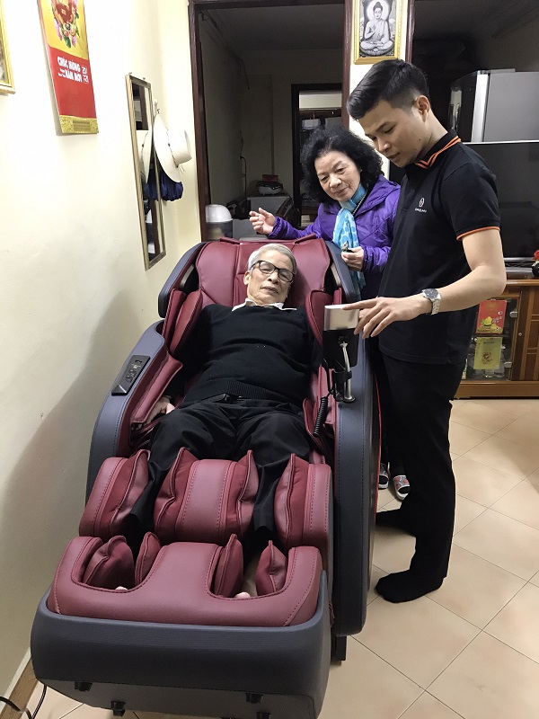 Ghế massage toàn thân là sản phẩm chăm sóc sức khỏe cao cấp.