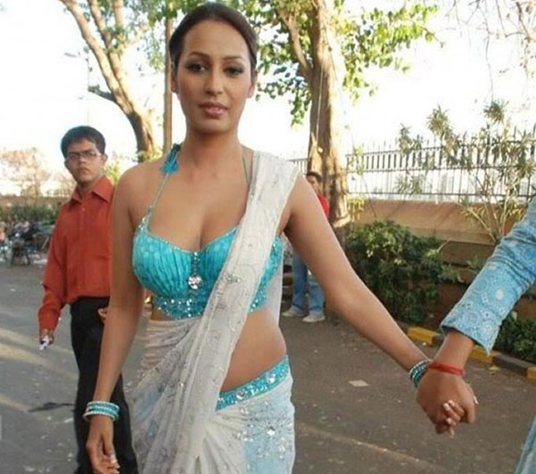 kashmira shah in sareeblouse glamour  images