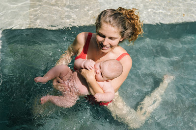 Can newborn babies swim