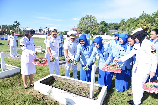 Peringati Hari Armada Tahun 2023, Keluarga Besar TNI AL Ziarah ke TMP Tri Jaya Sakti Sorong