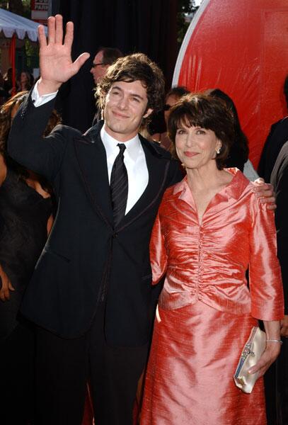 adam brody and his mom valerie award show