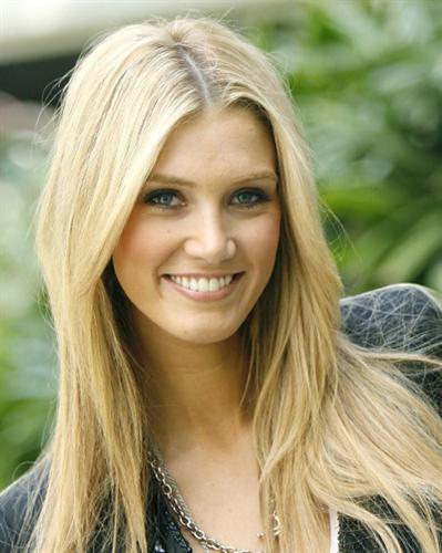 Delta Goodrem Hairstyles QYebEB