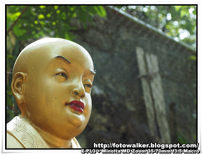 萬佛寺 (Ten Thousand Buddhas Monastery)