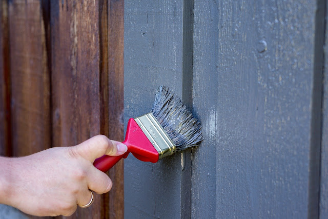 Painting a wooden surface