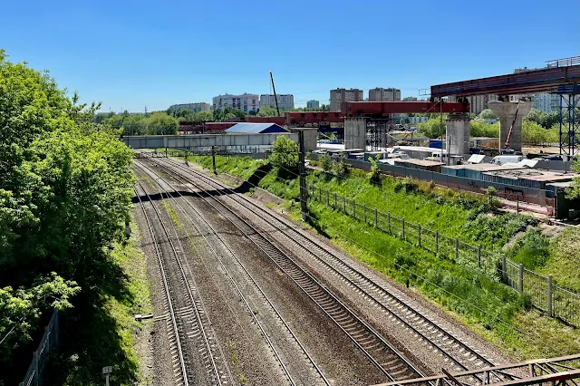 вид с путепровода Москворечье, Курское направление Московской железной дороги, Каспийская улица, строящаяся Юго-Восточная хорда